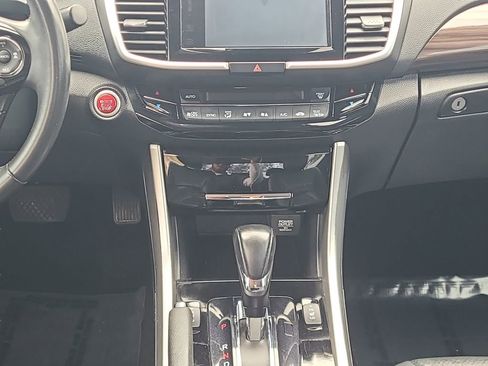 Used 2017 Honda Accord Touring image 22