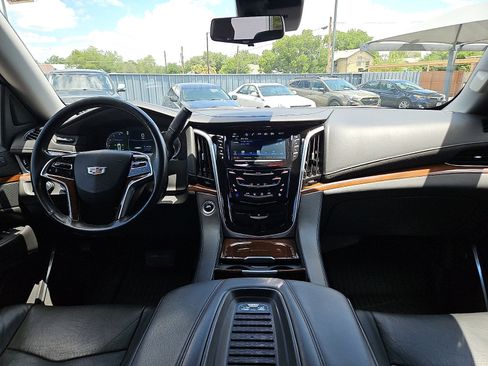 Used 2020 Cadillac Escalade ESV Luxury AWD/4WD image 8