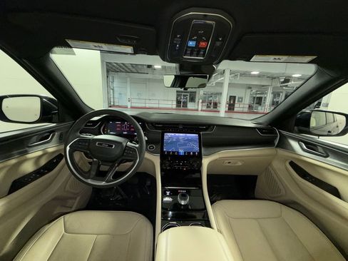 Used 2023 Jeep Grand Cherokee L Limited w/ Luxury Tech Group II image 23