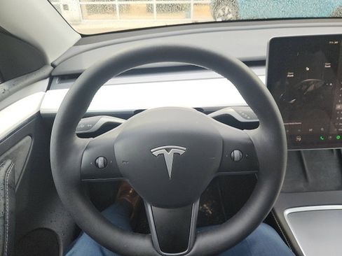 Used 2024 Tesla Model Y Long Range image 4