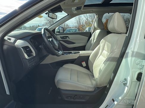 Certified 2021 Nissan Rogue SL w/ Premium Package image 12