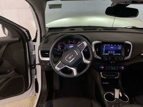 Used 2023 GMC Terrain SLT image 34