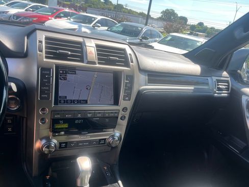 Used 2021 Lexus GX 460 Premium w/ Accessory Package AWD/4WD image 15