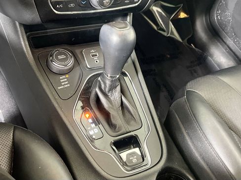 Used 2022 Jeep Cherokee Limited image 16