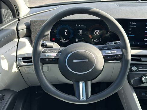 Used 2025 Hyundai Tucson SE image 28