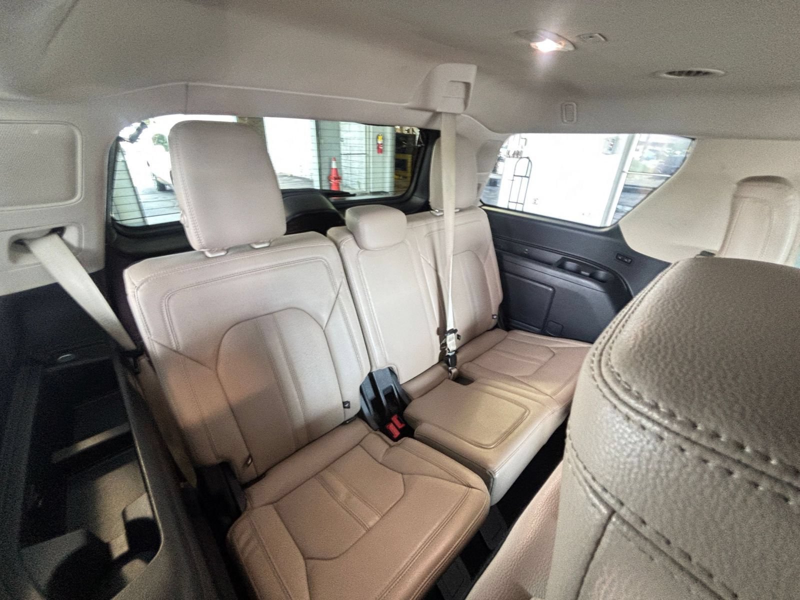 Used 2024 Ford Expedition Limited RWD image 32