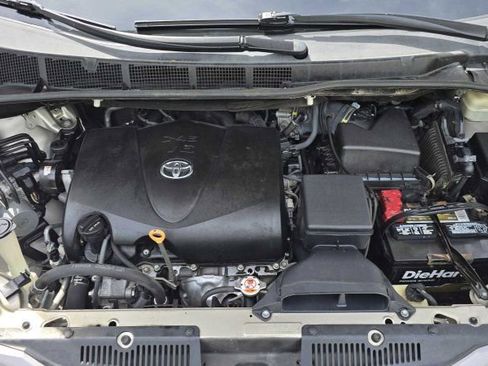 Used 2017 Toyota Sienna XLE Premium FWD image 37