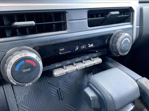 Used 2025 Toyota 4Runner SR5 AWD/4WD image 34