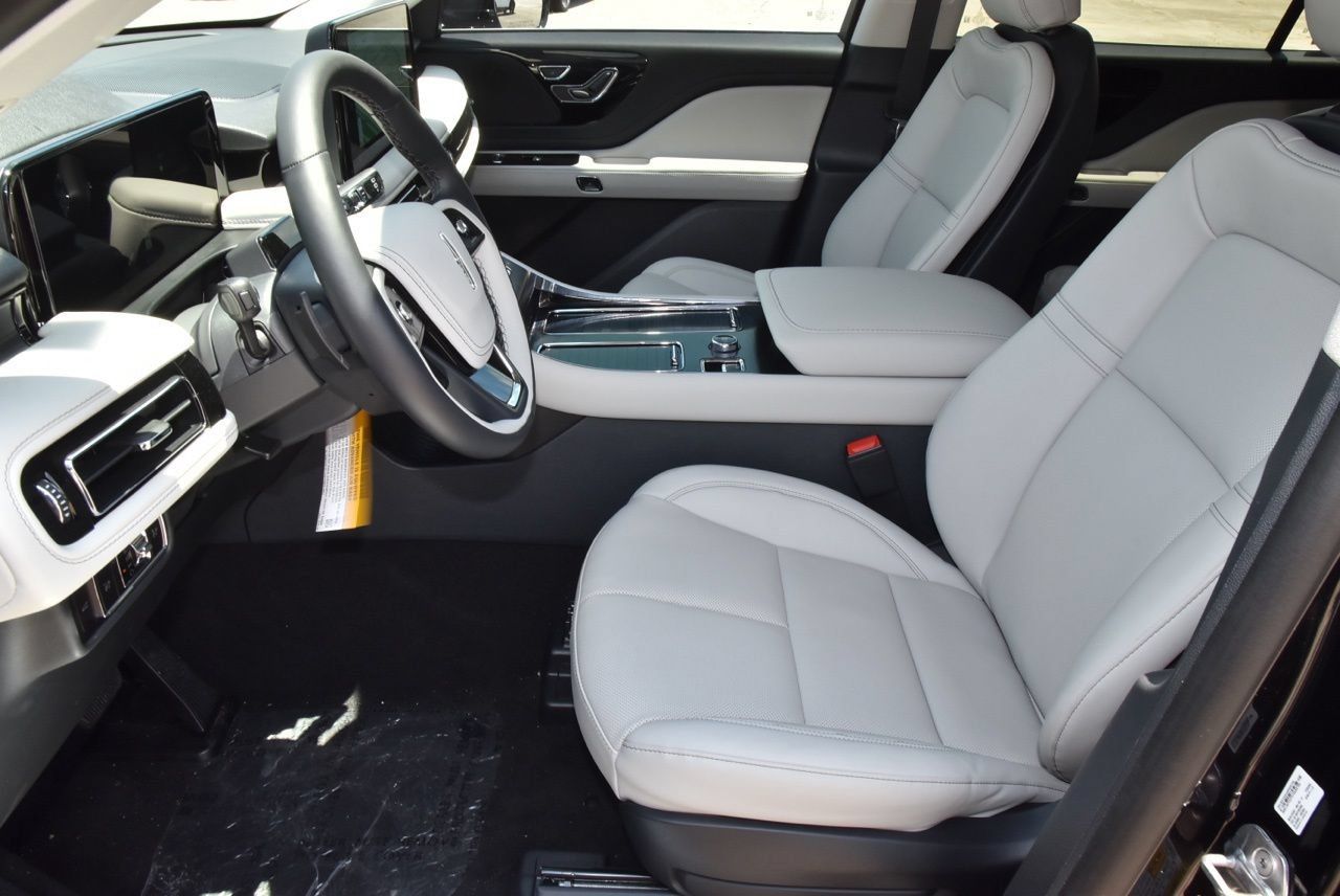 New 2026 Lincoln Aviator 2WD image 13