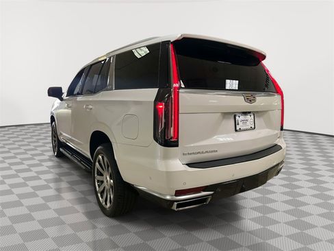 Used 2022 Cadillac Escalade Premium Luxury image 6