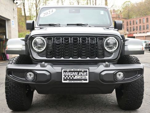 Used 2024 Jeep Wrangler Unlimited AWD/4WD image 9