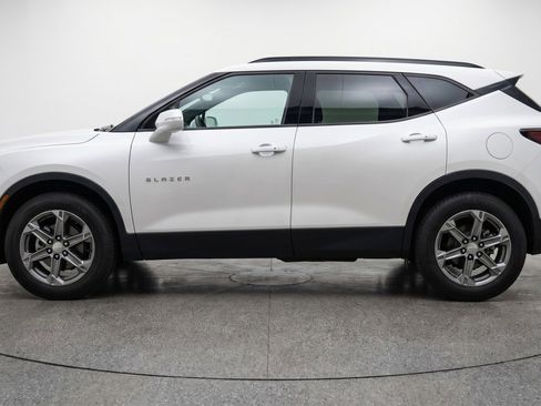 Used 2025 Chevrolet Blazer LT FWD image 5