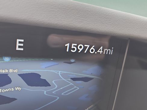 Used 2024 Lincoln Nautilus Premier image 17