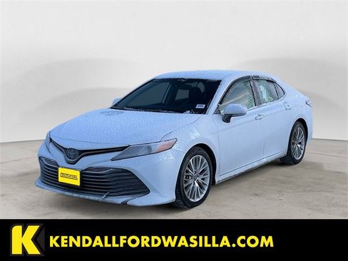 Used 2020 Toyota Camry XLE image 1