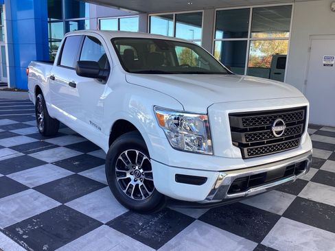 Used 2024 Nissan Titan SV w/ Accessory Utility Package image 7