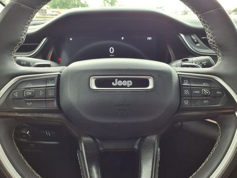 Used 2023 Jeep Grand Cherokee L Limited w/ Black Appearance Package AWD/4WD image 20