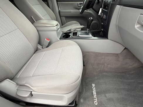 Used 2009 Kia Sorento LX RWD image 10