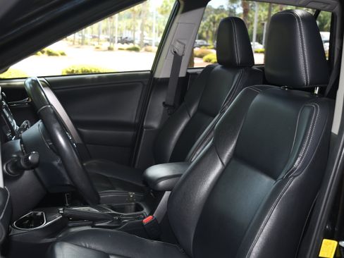 Used 2016 Toyota RAV4 Limited image 13