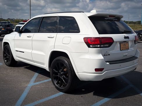 Used 2020 Jeep Grand Cherokee Altitude AWD/4WD image 7