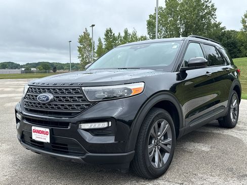 Used 2023 Ford Explorer XLT w/ Equipment Group 202A AWD/4WD image 2