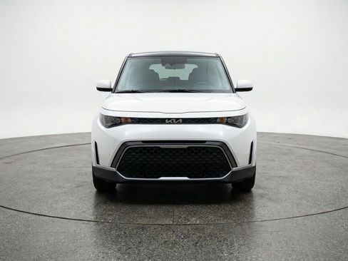 Used 2025 Kia Soul LX w/ LX Technology Package FWD image 2