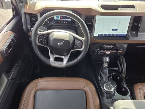 Used 2024 Ford Bronco Outer Banks image 9