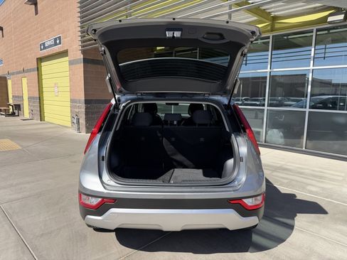 Used 2024 Kia Niro LX FWD image 37