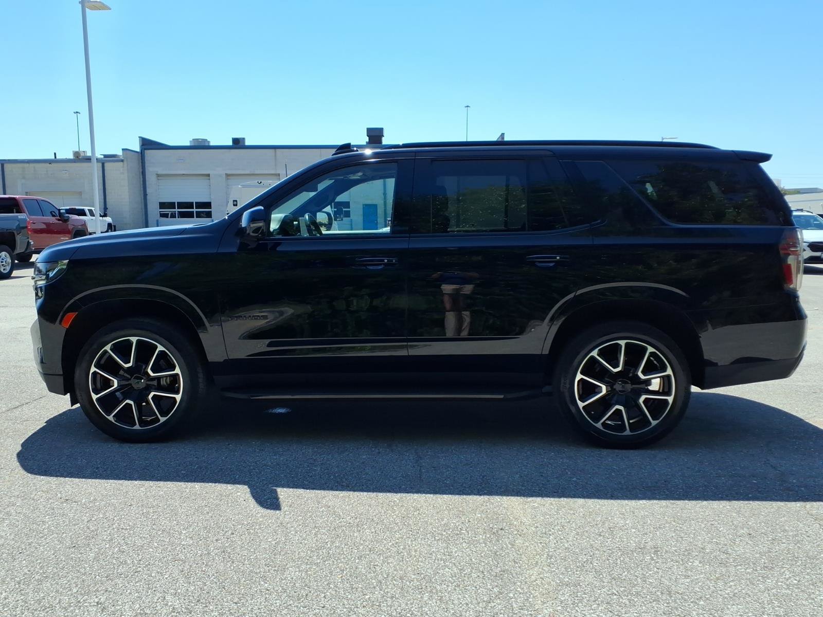 Used 2021 Chevrolet Tahoe RST w/ Luxury Package AWD/4WD image 4