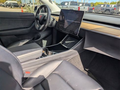 Used 2021 Tesla Model Y 2WD image 9