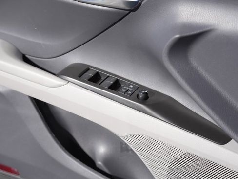 Used 2022 Toyota Camry SE image 28