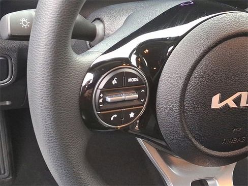 Used 2025 Kia Soul S image 23