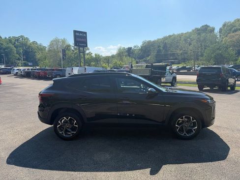 Used 2025 Chevrolet Trax LT FWD image 5