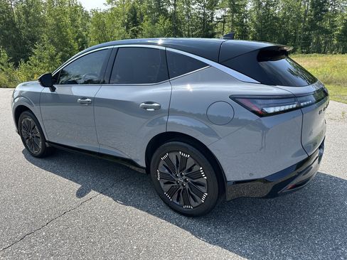 Certified 2025 Nissan Murano Platinum w/ Cargo Package AWD/4WD image 10