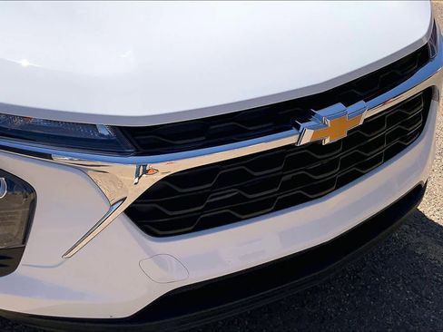 Used 2025 Chevrolet Trax LS image 30