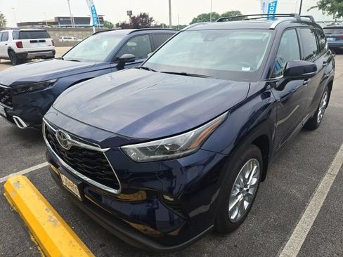 Used 2022 Toyota Highlander Limited AWD/4WD image 6