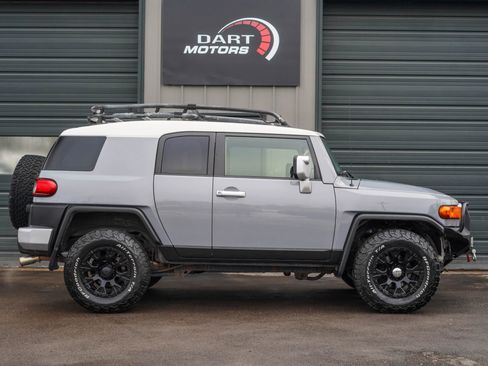 Used 2014 Toyota FJ Cruiser 4WD w/ Convenience Package image 8