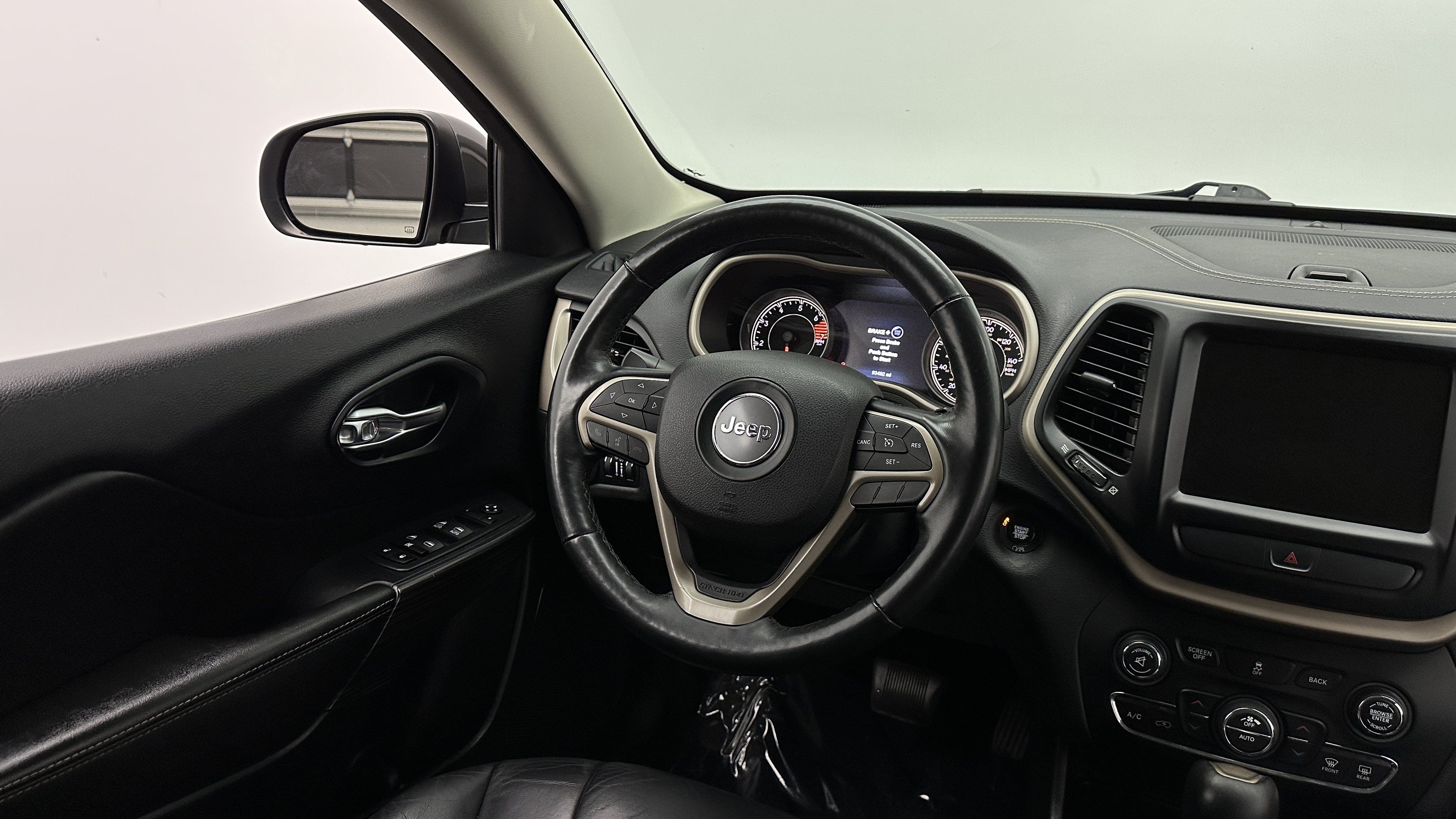 Used 2017 Jeep Cherokee Limited FWD image 37