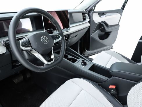 New 2026 Volkswagen Tiguan SE image 19