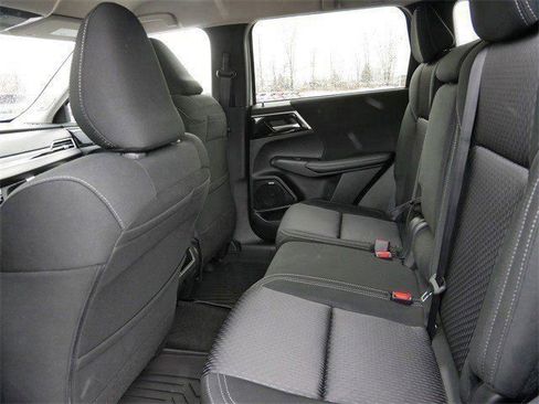 New 2026 Mitsubishi Outlander ES image 5