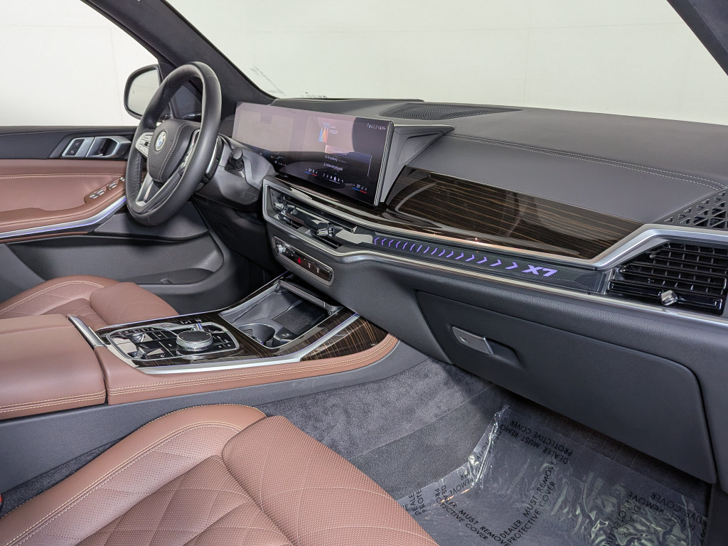 Certified 2025 BMW X7 xDrive40i AWD/4WD image 32