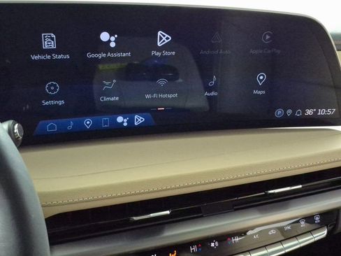 Used 2024 Cadillac XT4 Luxury w/ Cold Weather Package image 19