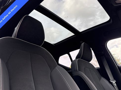 Used 2023 Volvo XC40 Recharge Ultimate image 17