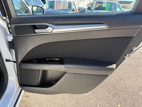 Used 2015 Ford Fusion SE image 30