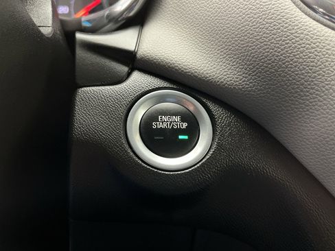 Used 2023 Chevrolet Equinox LS w/ LS Convenience Package AWD/4WD image 19