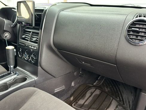 Used 2010 Ford Explorer XLT image 21