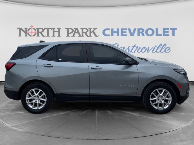 Used 2024 Chevrolet Equinox LS FWD image 2