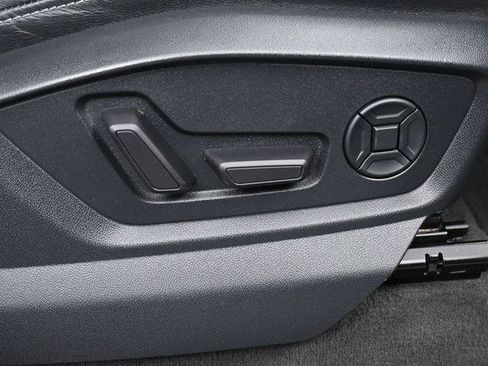 Used 2019 Audi Q8 Premium image 36