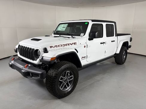 New 2026 Jeep Gladiator Mojave w/ Dual Top Group AWD/4WD image 4