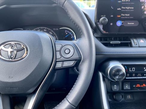 Used 2025 Toyota RAV4 XSE AWD/4WD image 25