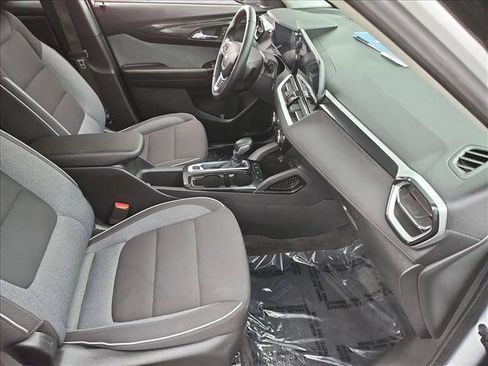 Used 2024 Chevrolet TrailBlazer LT w/ LT Cold Weather Package FWD image 25